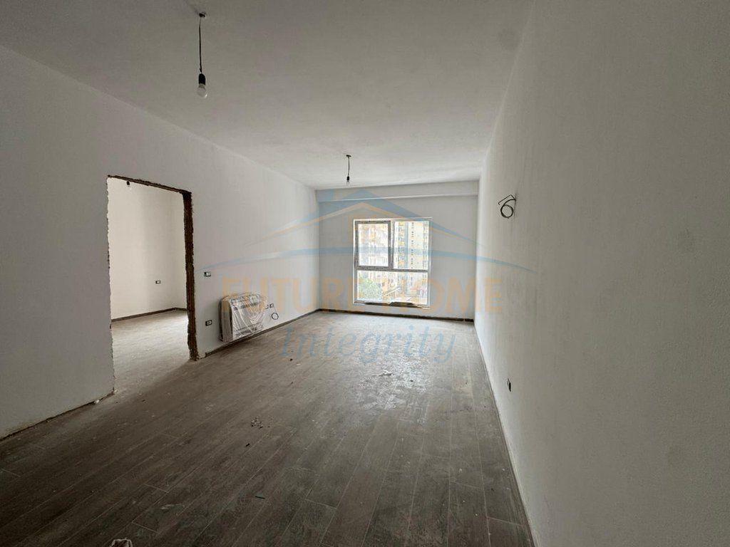 Qera, Apartament 1+1 për Zyra, Kompleksi Aura, Tiranë.