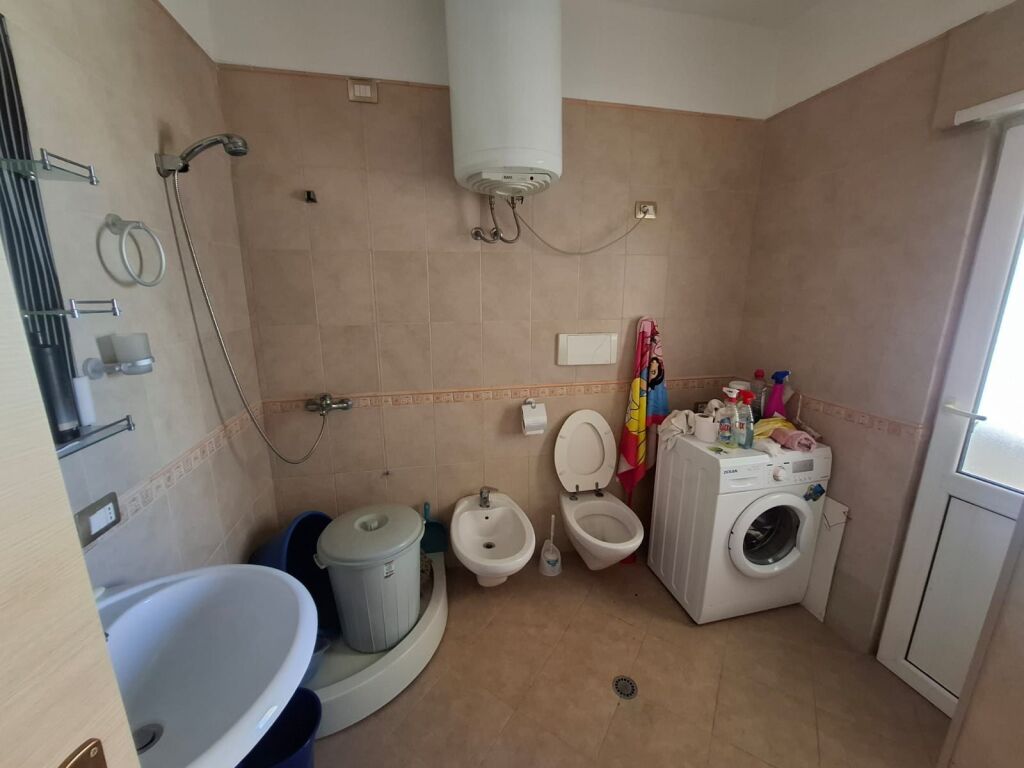 Jepet me Qera Apartament  1+1 Tek Rrota e kuqe