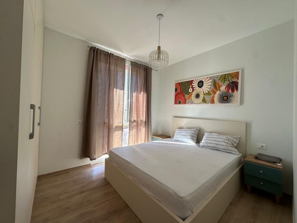 APARTAMENT 1+1 PER QIRA PRANE  PARKIM PRANE FARMACISE NR 10!
