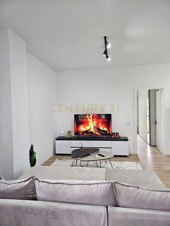 Vilë ( kati i pare ) Me Qira në Golem, Durrës !