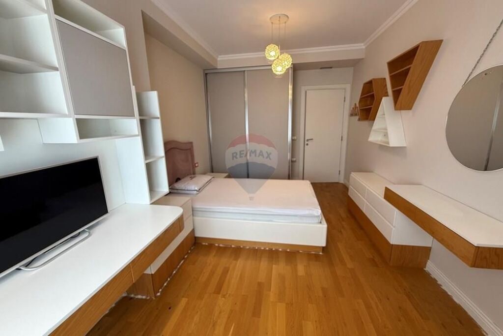 Modern apartment 3+1+2 with 2 parking spaces Paris Commune