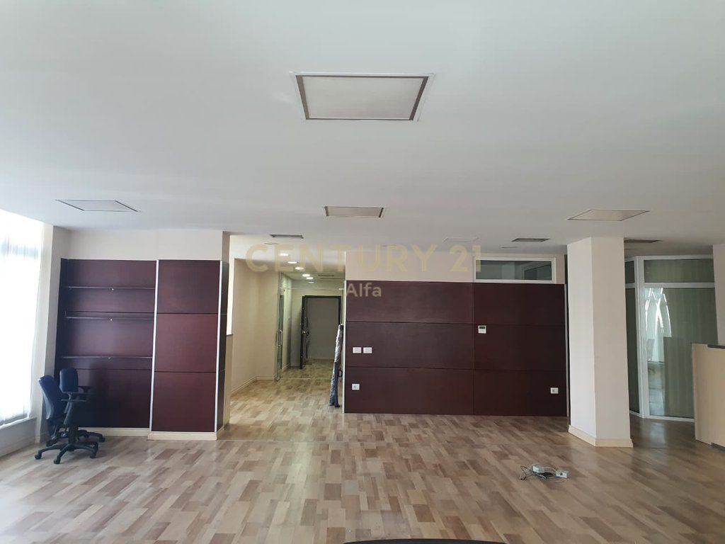 Jepet me qira ambient per zyra prane tek Liqenit te Tiranes!