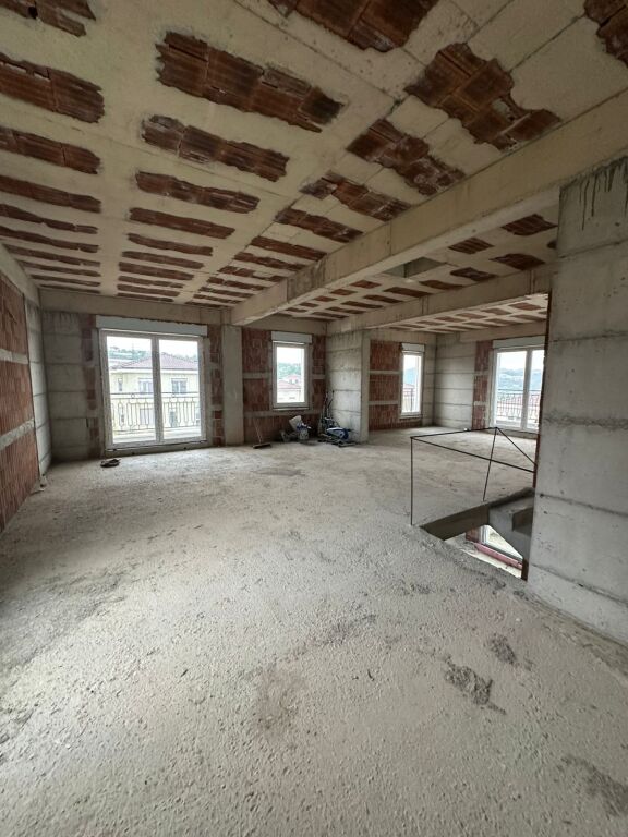 Collina Verde Shitet Super Vile me standarte europiane