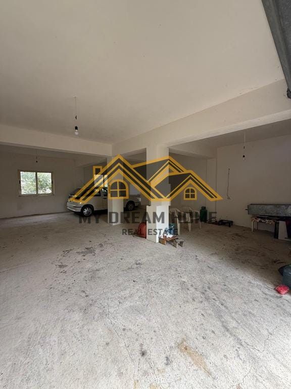 Shitet Vilë 3-katëshe,Buzë rruge– Spitallë, Durrës