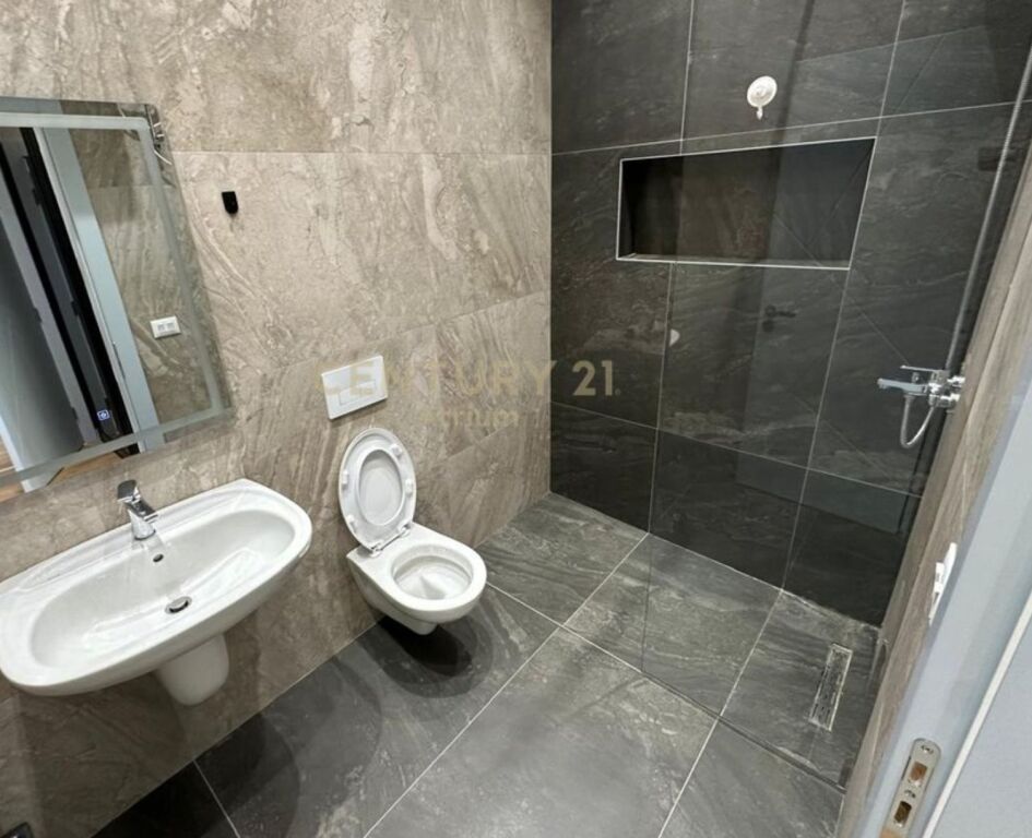 SHITET APARTAMENT 2 + 1 + 2