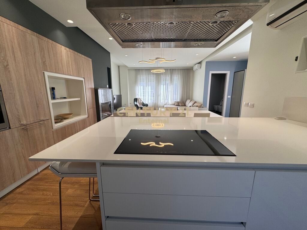 Vile luksoze per qira prane Teg