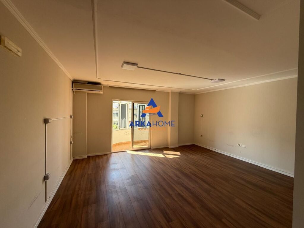 JEPET ME QERA ZYRE 179M2 "SHESHI WILLSON" 1800 EURO