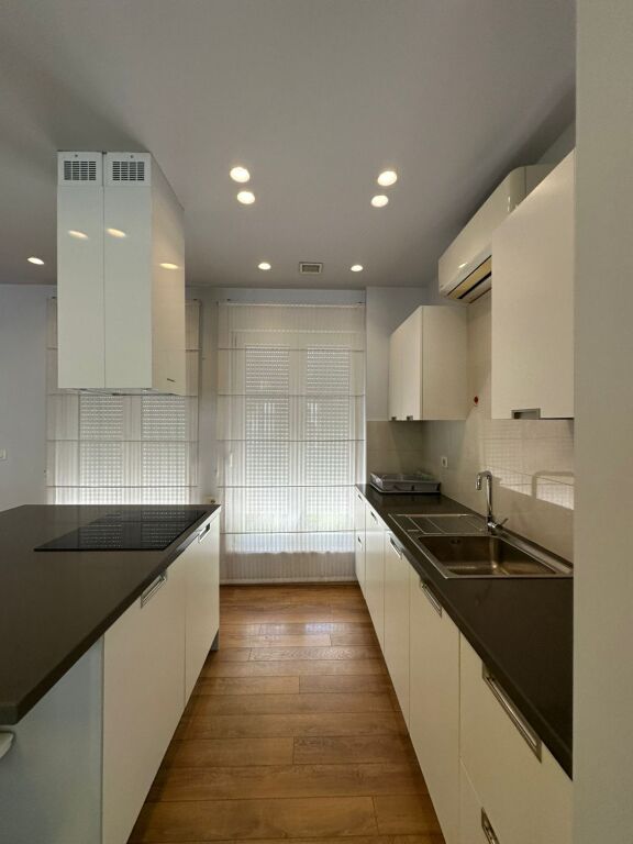 JEPET ME QIRA VILË 4-KATËSHE – White House, TEG