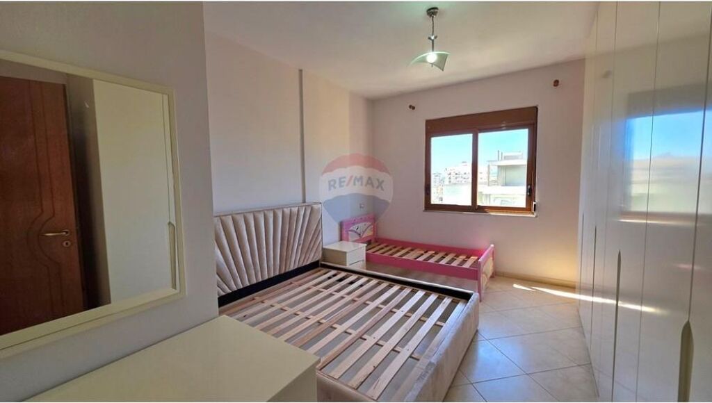 Apartament 1+1 - Për Shitje - Bulevardi Kryesor, Vlorë