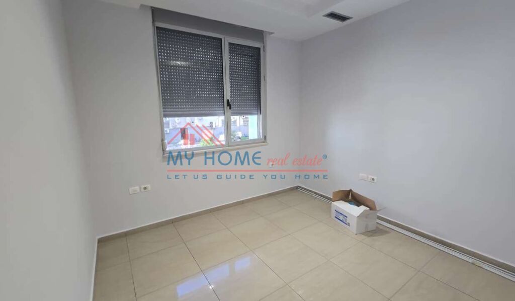 Zyre me qera Rruga e Dibres tek Kompleksi Halili ne Tirane