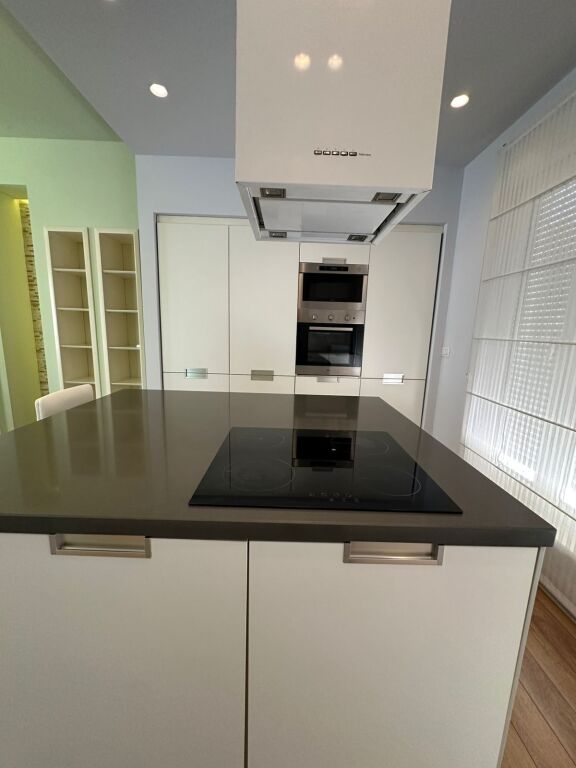 JEPET ME QIRA VILË 4-KATËSHE – White House, TEG