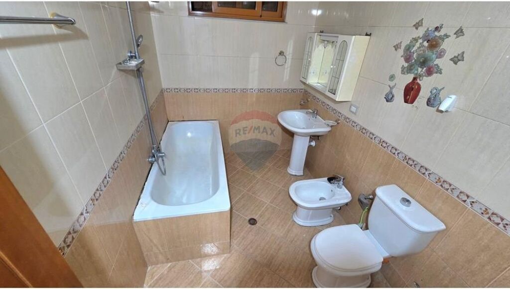 Apartament 1+1 - Për Shitje - Bulevardi Kryesor, Vlorë