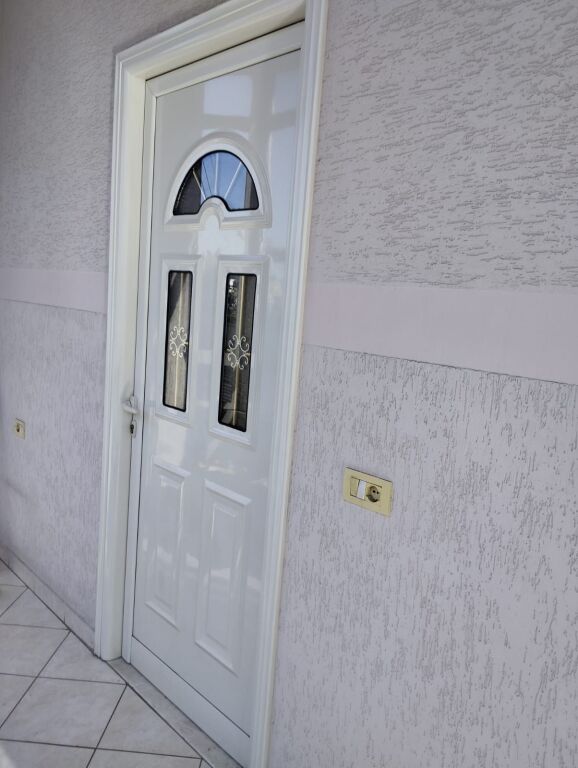 Jepet me qera Shtepi private 1+1 350 Mije leke