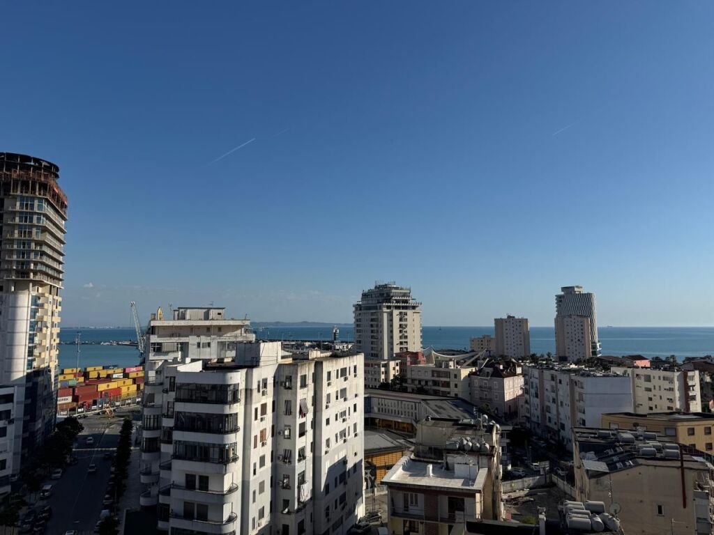 Jepet apartament me qera 2+1