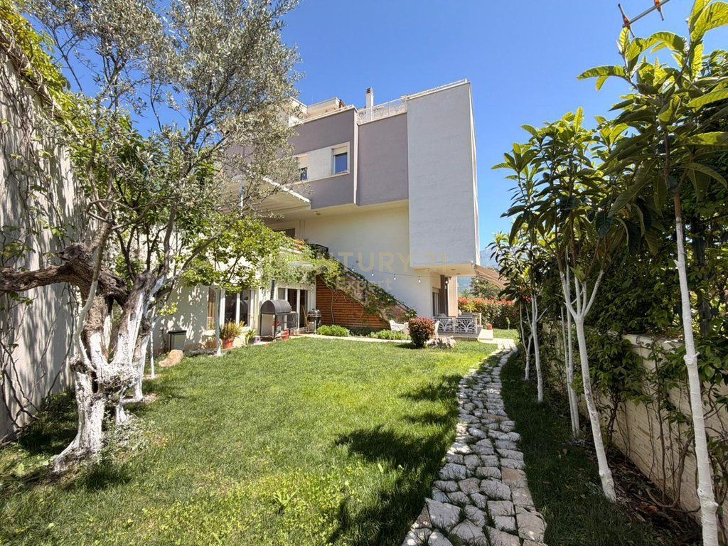 JEPET ME QIRA VILE LUKSOZE ME PAMJE PANORAMIKE NGA LIQENI I FARKES