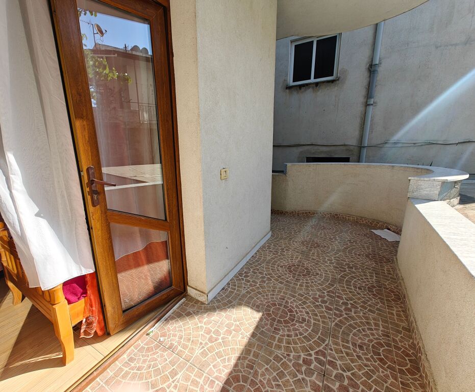 Jepet me qera 1+1 i mobiluar ne Porcelan