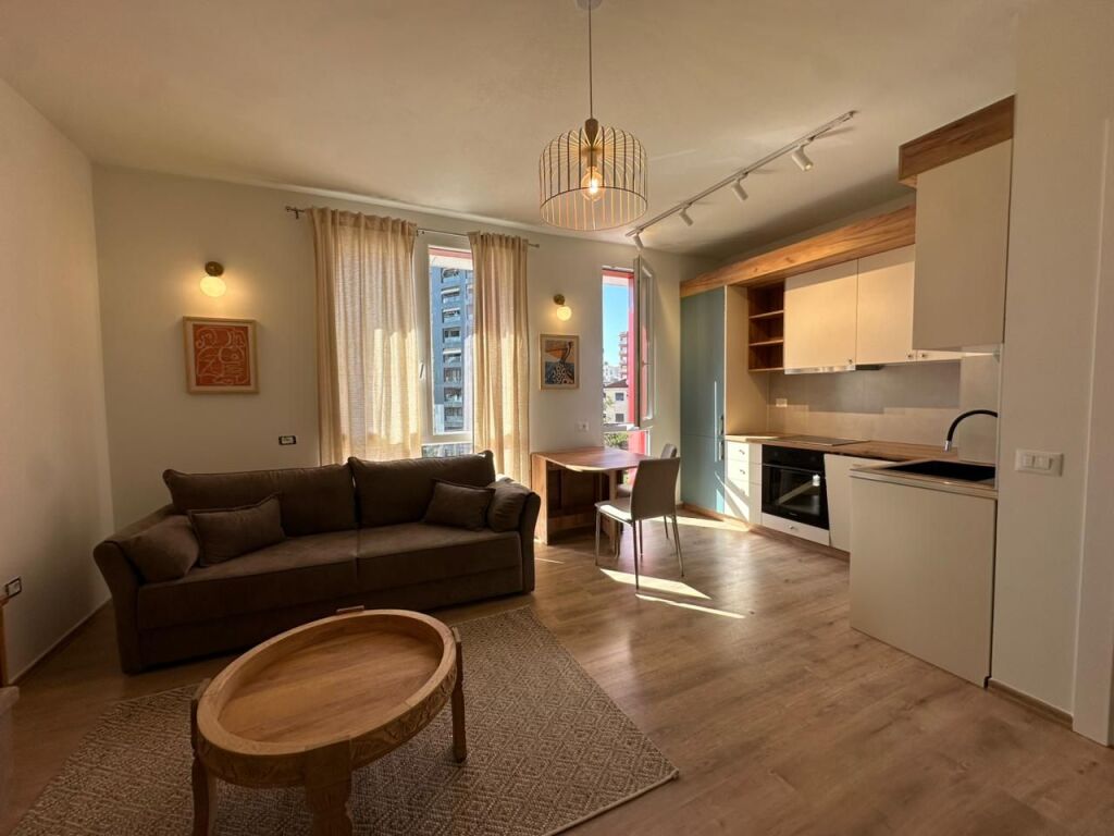 APARTAMENT 1+1 PER QIRA PRANE  PARKIM PRANE FARMACISE NR 10!
