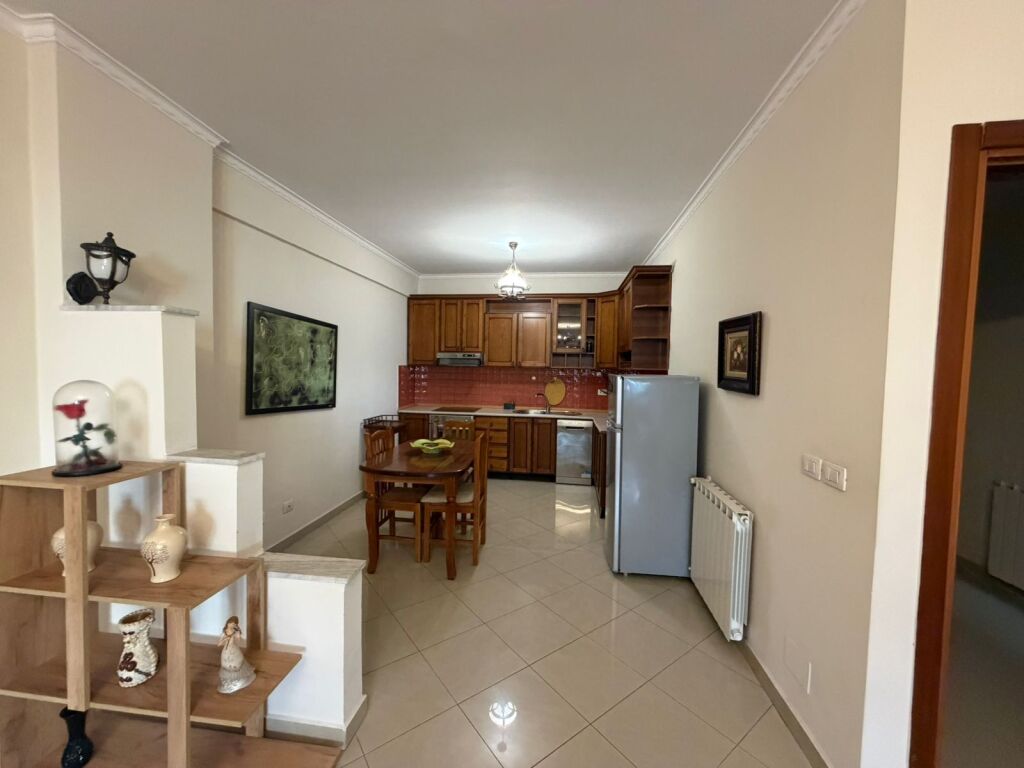 Apartament 1+1 i madh me qira te Liqeni Artificial