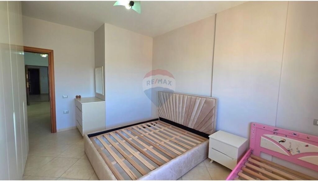 Apartament 1+1 - Për Shitje - Bulevardi Kryesor, Vlorë