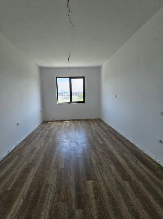 🏢 APARTAMENT 2+1+2 ME QIRA – LIQENI I THATË (I PËRSHTATSHËM PËR ZYRA)