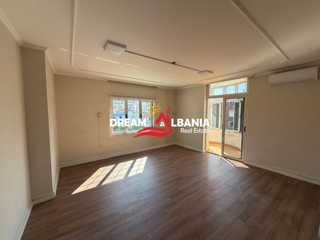 Jepet ambient me qera ne zonen e Bllokut , prane Sheshit Wilson (ID 42611529)