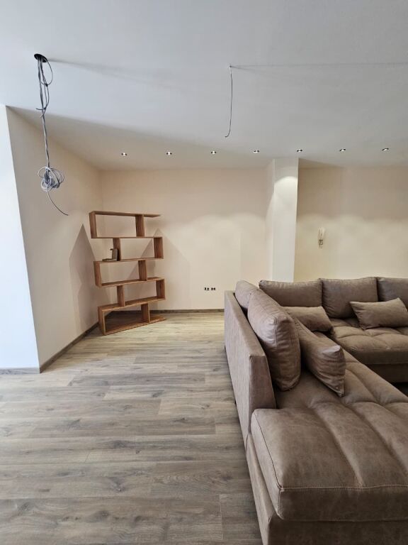 🏡 Appartamento 3+1+2 in Affitto – Viale Giovanna d'Arco scuola Ismail Qemali
