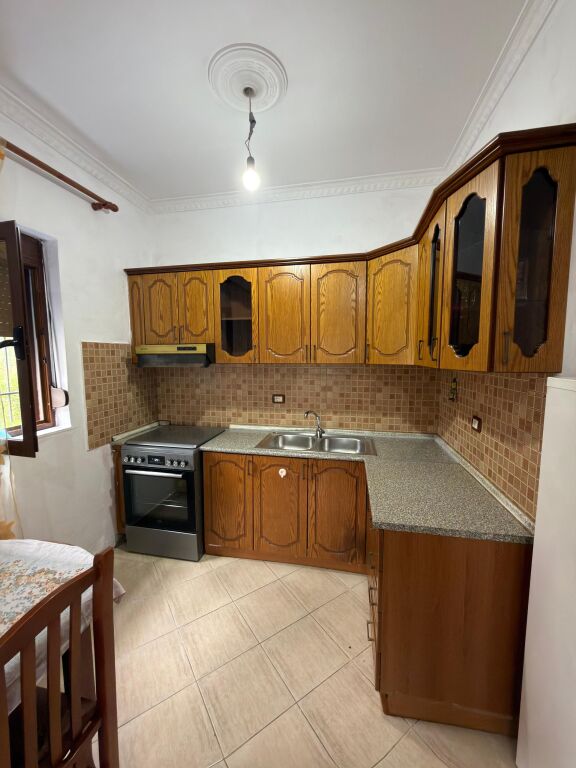 Jepet me Qera  Apartament 2+1 te Fresku.