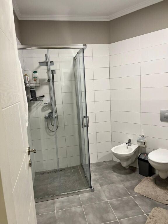 Shitet Apartament 2+1