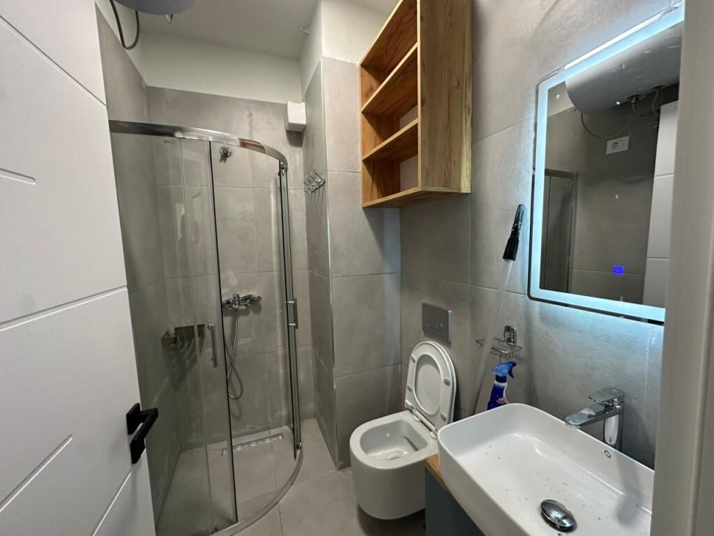 APARTAMENT 1+1 PER QIRA PRANE  PARKIM PRANE FARMACISE NR 10!
