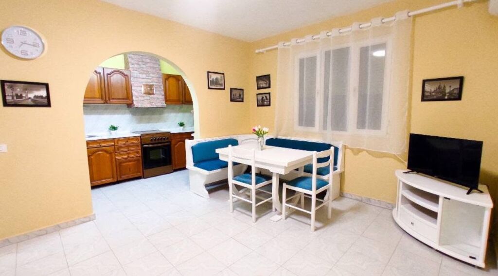 Apartment 1+1 for sale in Lapraka near the dome