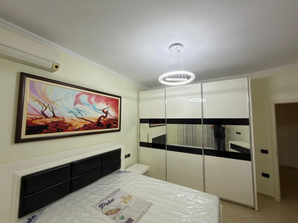 🏢Ne zonen e 21 Dhjetorit,Rr.Frederik Shiroka jepet me qera apartament1+1,i mobiluar 650Euro   