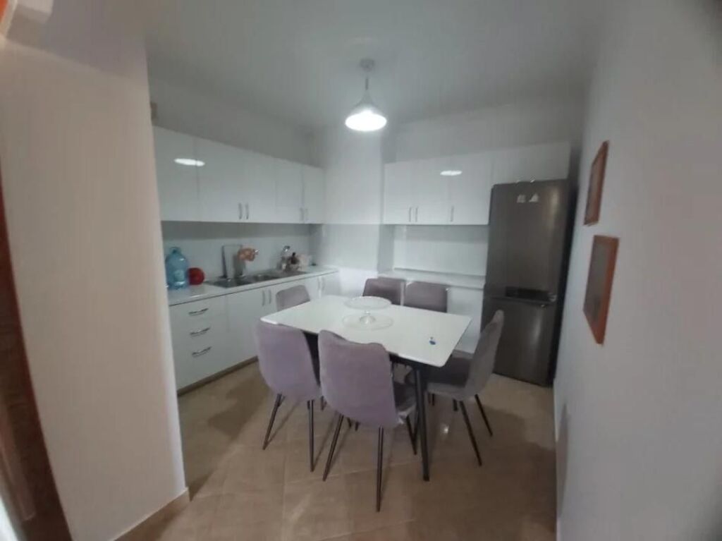 Tregu Elektrik, jepet me qira apartment 2+1! 55.000 Leke