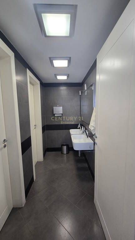 Locale per ufficio in affitto a Bllok 1.700 € /mese Superficie totale 125m2