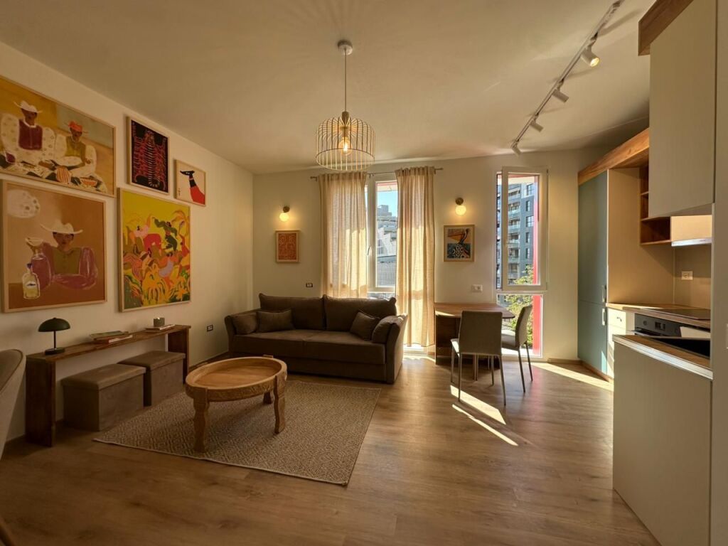 APARTAMENT 1+1 PER QIRA PRANE  PARKIM PRANE FARMACISE NR 10!
