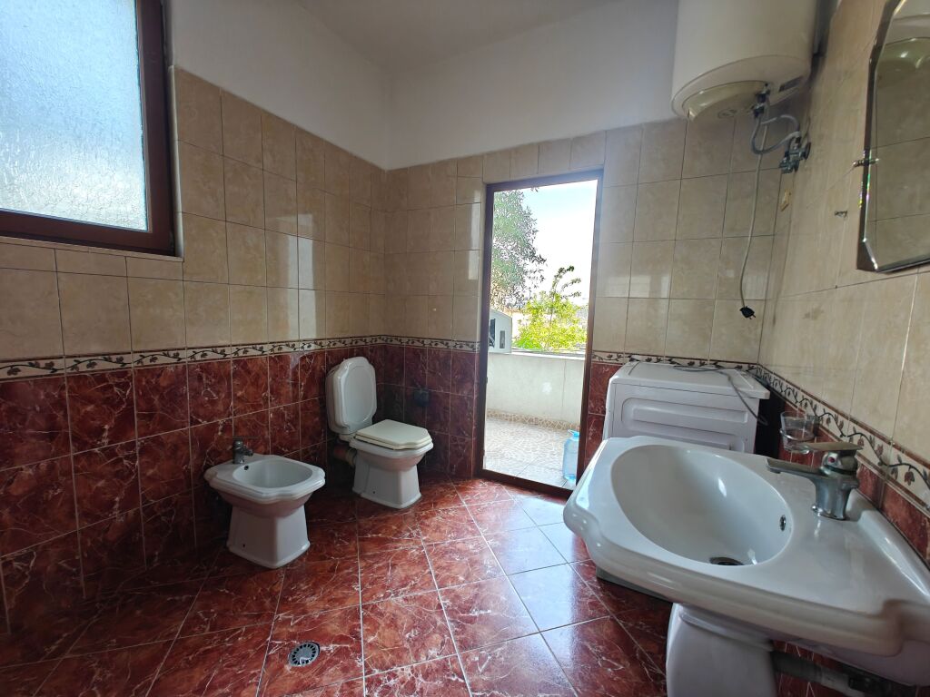 Jepet me qera 1+1 i mobiluar ne Porcelan