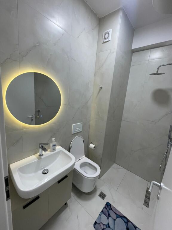 🏡 Appartamento 1+1 in affitto 📍 Indirizzo: Ali Demi, Complesso Kadiu 💰 Prezzo: 40.000 lek / mese (non trattabile)