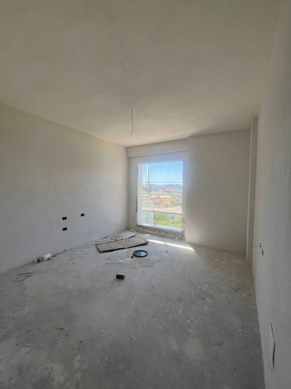 🏡 Shitet apartament 3+1 tek Rrethi i Klanit ( Bengas )