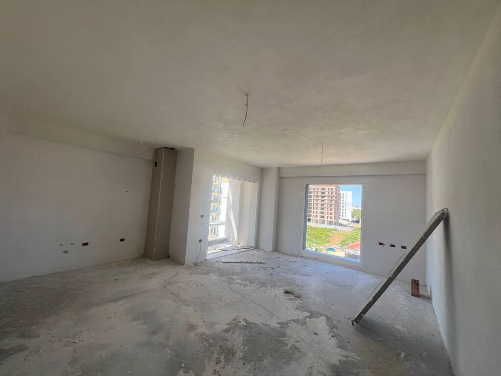 🏡 Shitet apartament 3+1 tek Rrethi i Klanit ( Bengas )
