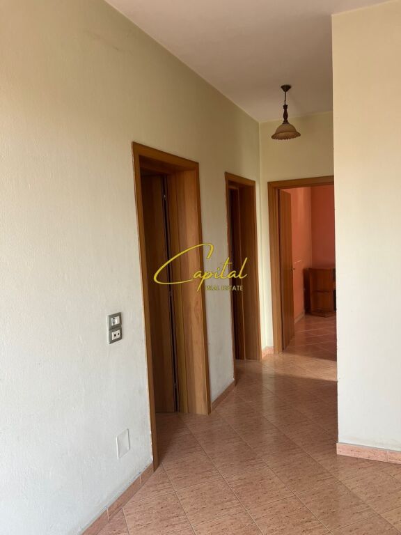 VILE ME QIRA 200 M2 FRESKU 50.000 LEKE