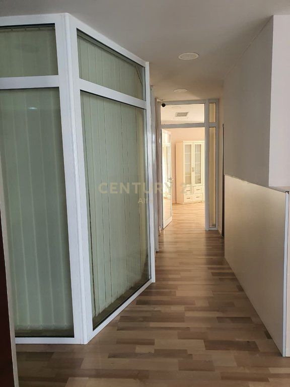 Jepet me qira ambient per zyra prane tek Liqenit te Tiranes!