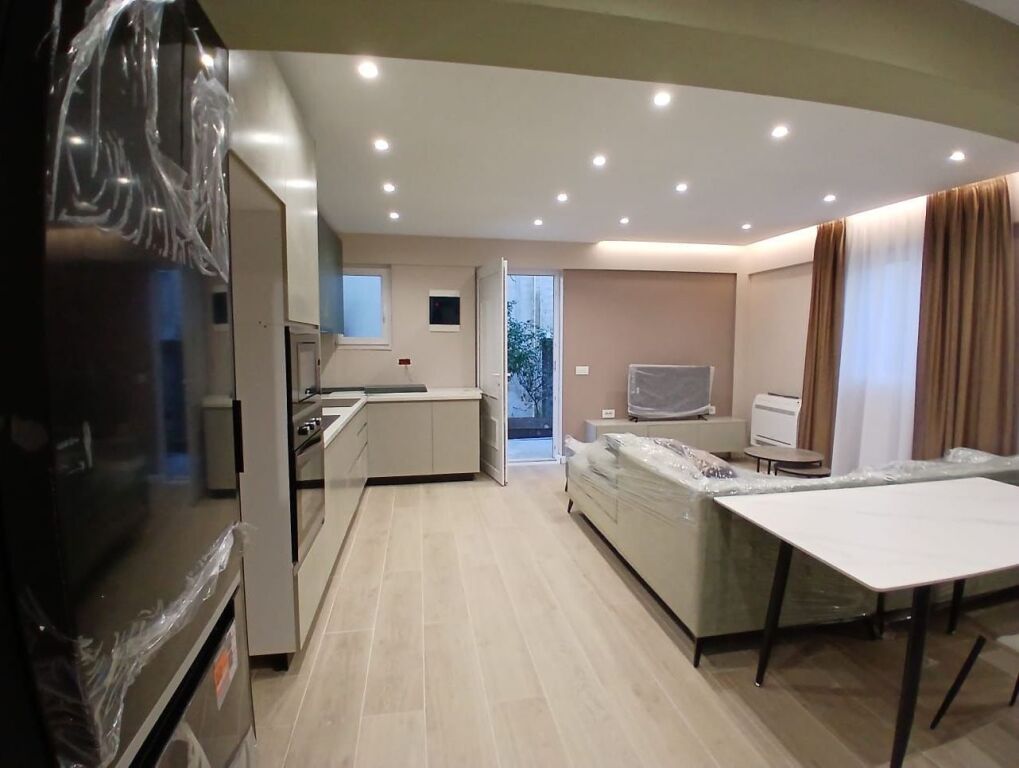 Jepet Me Qera Apartament 1+1+1 Verande