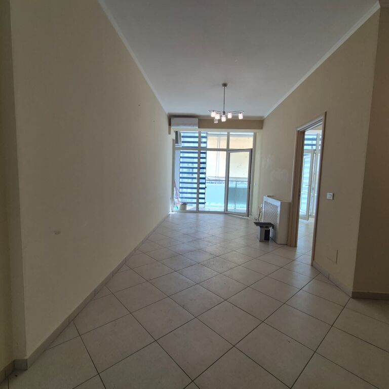 Shitet Apartament 1+1 tek Kika