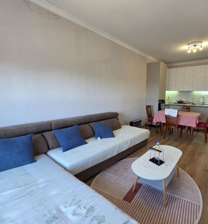 Offriamo in affitto appartamento 2+1+2+ posto auto