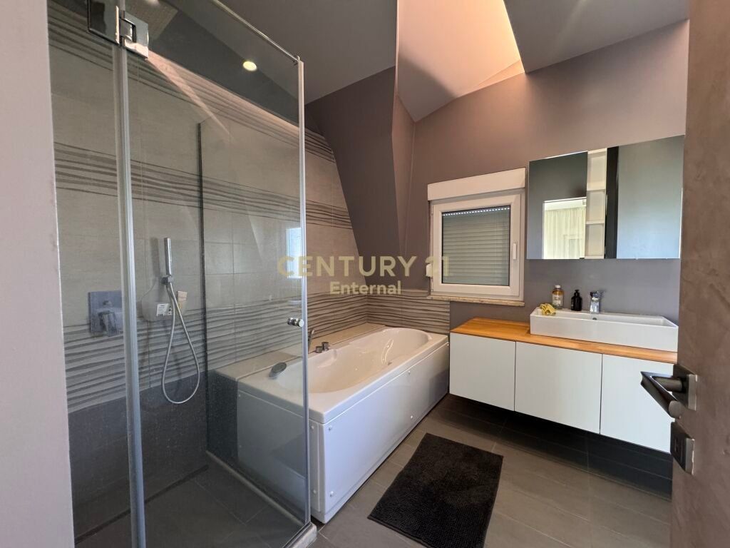 Vile luksoze per qira prane Teg