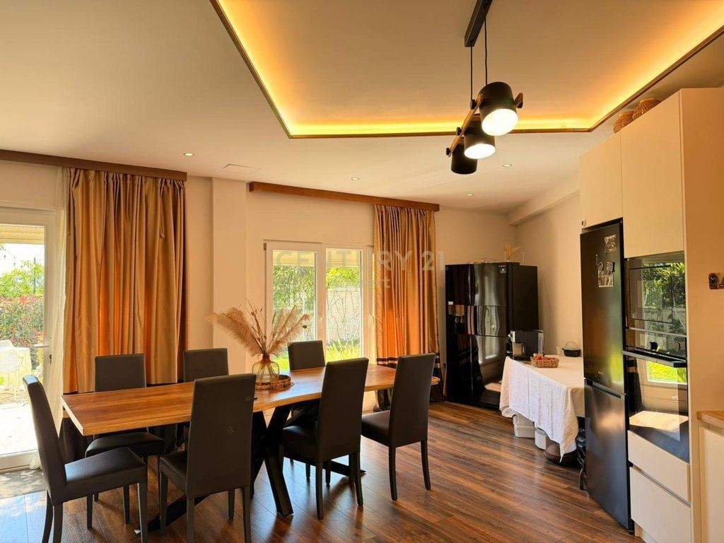 JEPET ME QIRA VILE LUKSOZE ME PAMJE PANORAMIKE NGA LIQENI I FARKES