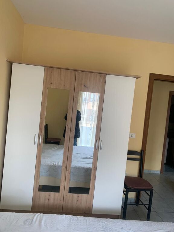 Apartament 1+1 per qera Rruga e Kosovarve !