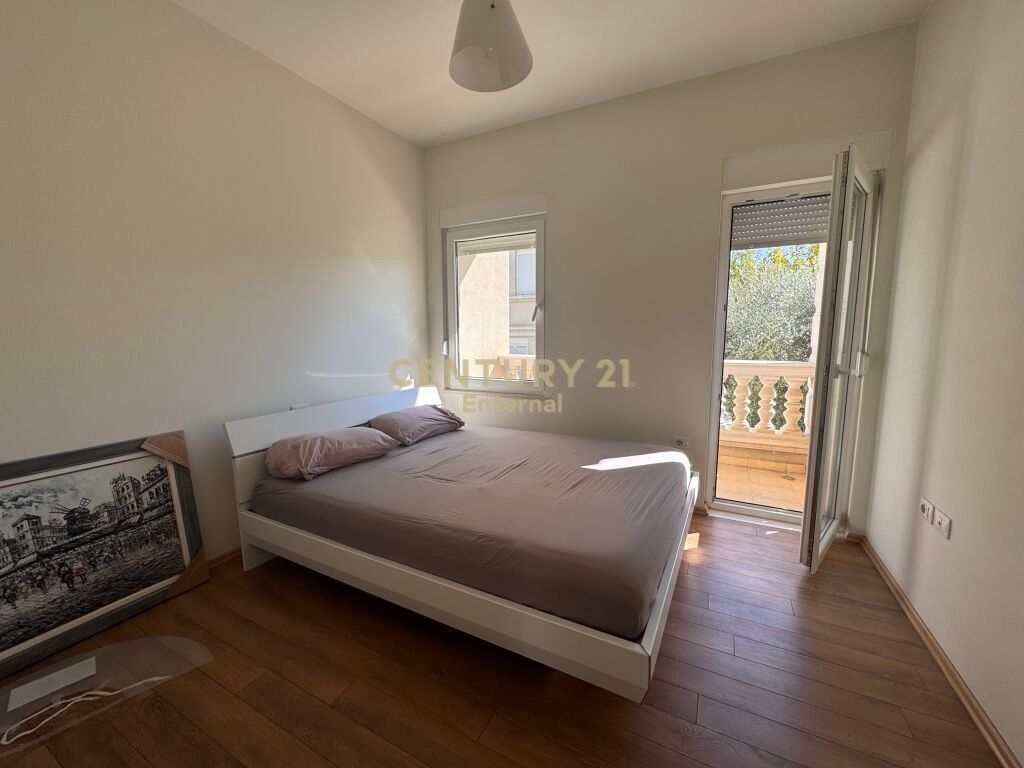 Vile luksoze per qira prane Teg