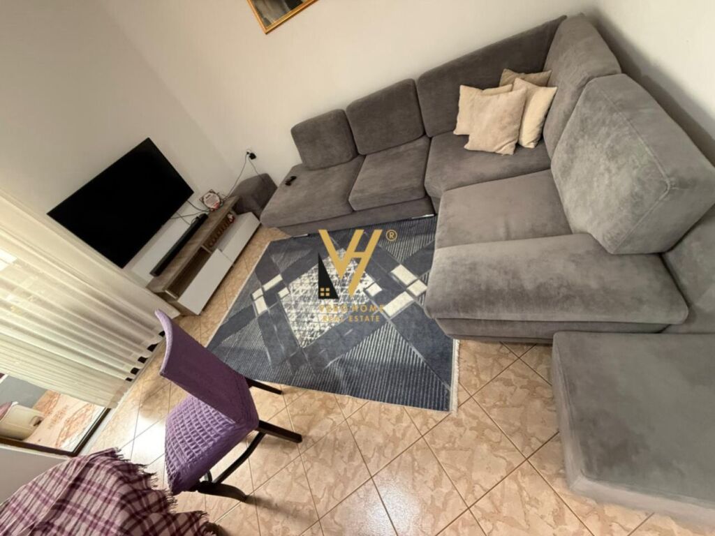 VENDESI CASA SU DUE PIANI A ASTIR 700.000 EURO