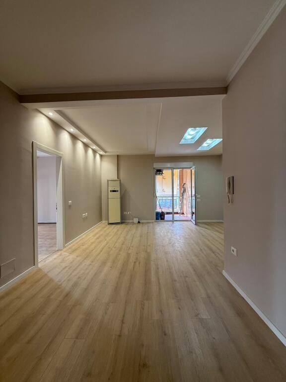 Shitet apartament 2+1 ne Xhamllik te Rezidenca "Colombo 2".