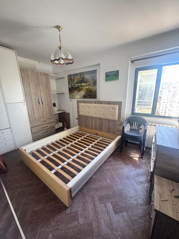 Apartament 2+1+2 me qera tek Komuna e Parisit prane Lulishtes
